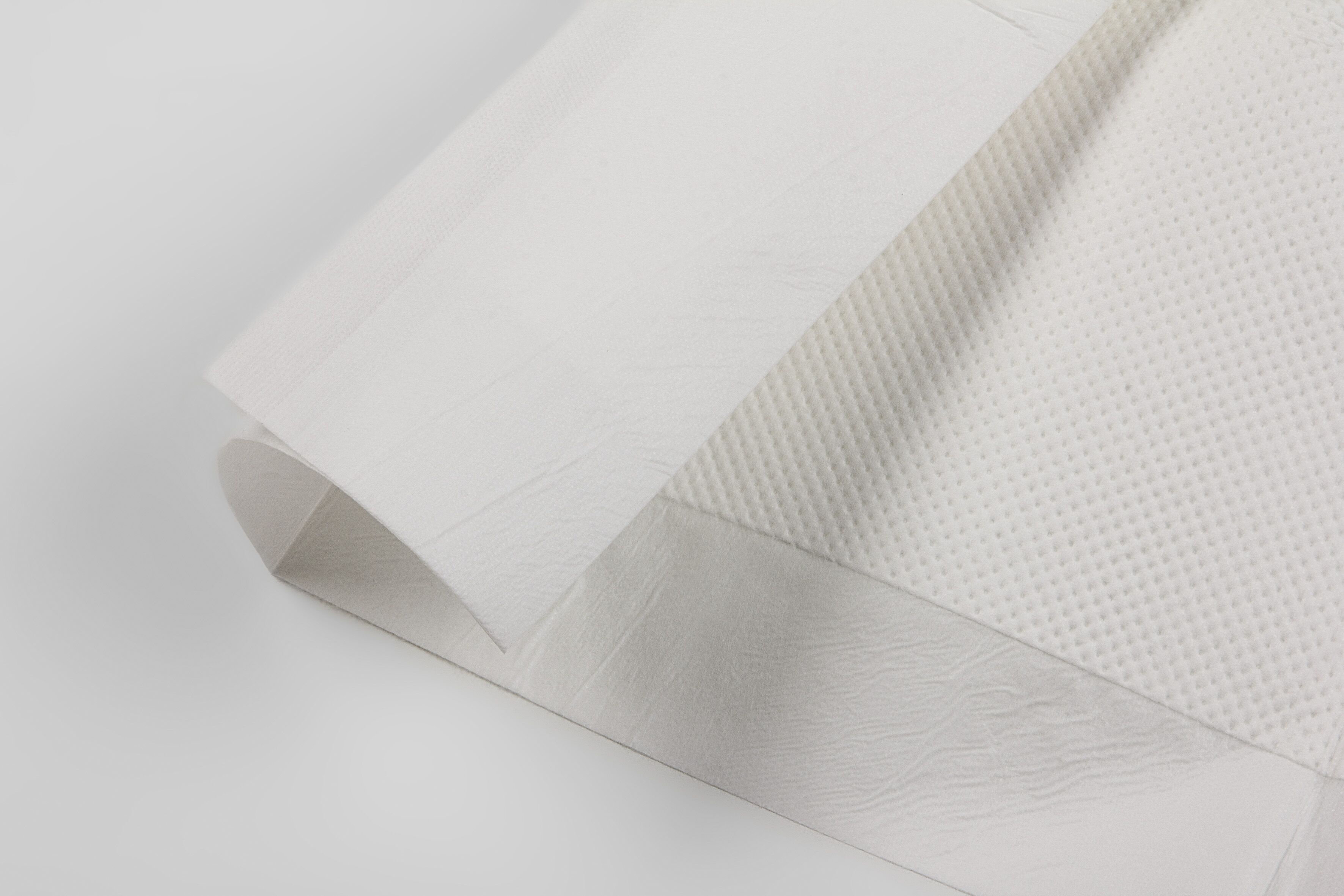 Transfer Sheet, white. Load capacity up to 150 kg.
Absorbency tested according to ISO 11948-1 with water: 7,745l.
Absorbency tested according to ISO 11948-1 with saline: 3,903l.
Do not use as Carry Cloth.

PP-nonwoven: 50g/m2 + PE: 25g/m2
Cellulose: 18g/m2 
27g SAP and 92g Fluff Pulp 
18g/m2 Tissue